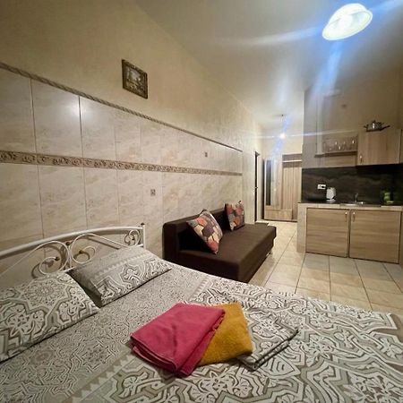 Studio Apartment Metro Pechersk Kiew Exterior foto