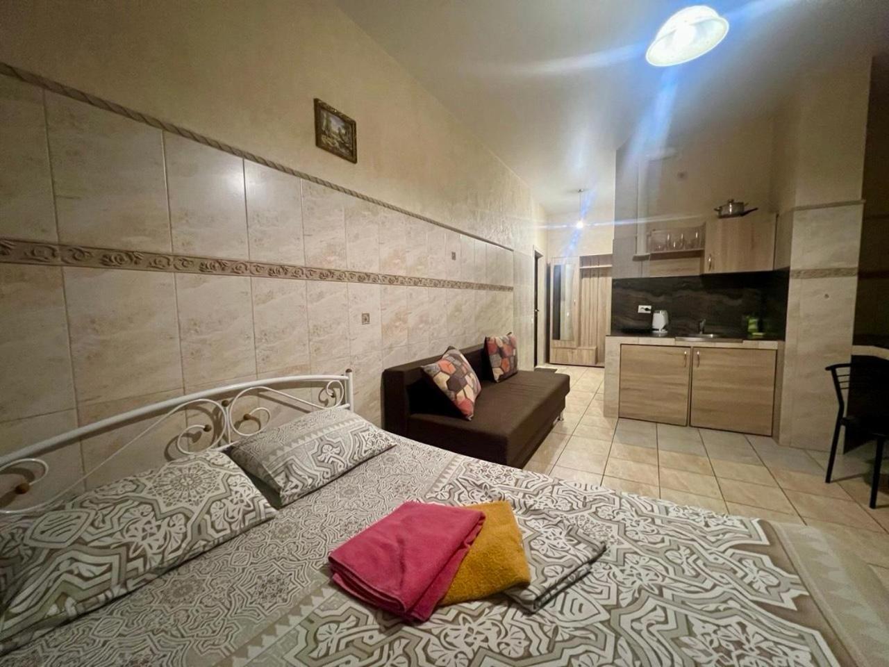 Studio Apartment Metro Pechersk Kiew Exterior foto
